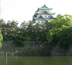 お堀越しに見た名古屋城